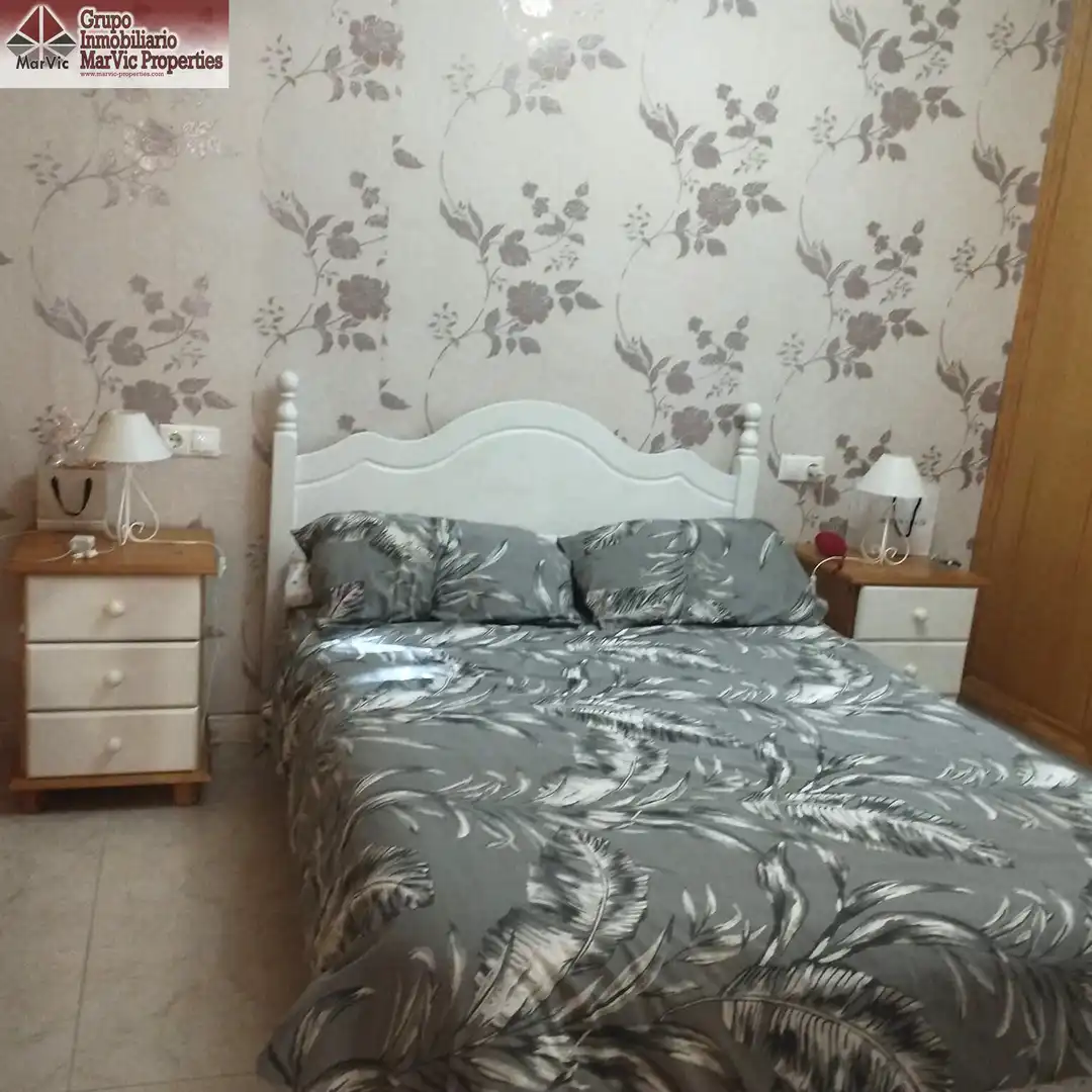 Habitación de Apartamento en venta en Benidorm con Jardín privado, Amueblado y Piscina comunitaria