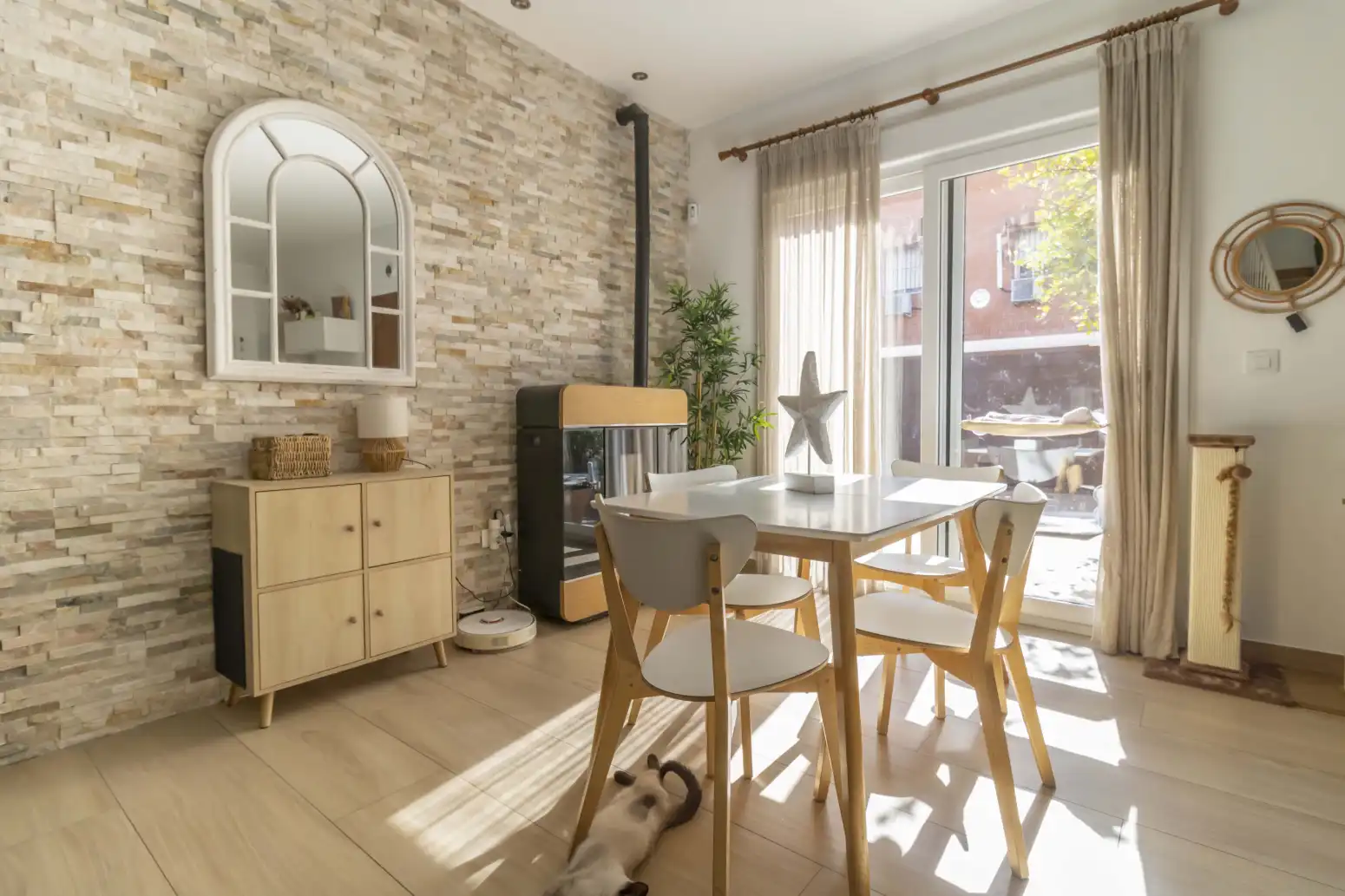 Comedor de Casa adosada en venta en Sevilla con Aire acondicionado, Trastero y Piscina