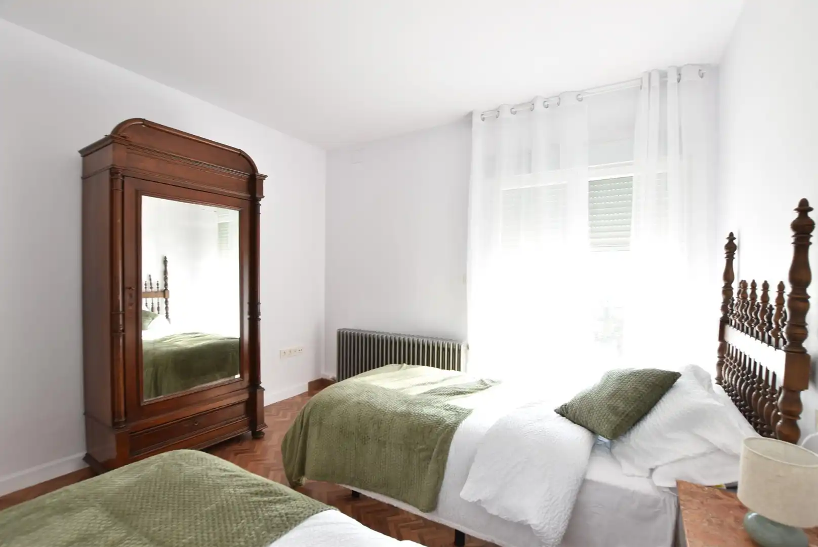 Dormitori de Casa o xalet de lloguer en Granada amb Aire condicionat, Terrassa i Piscina