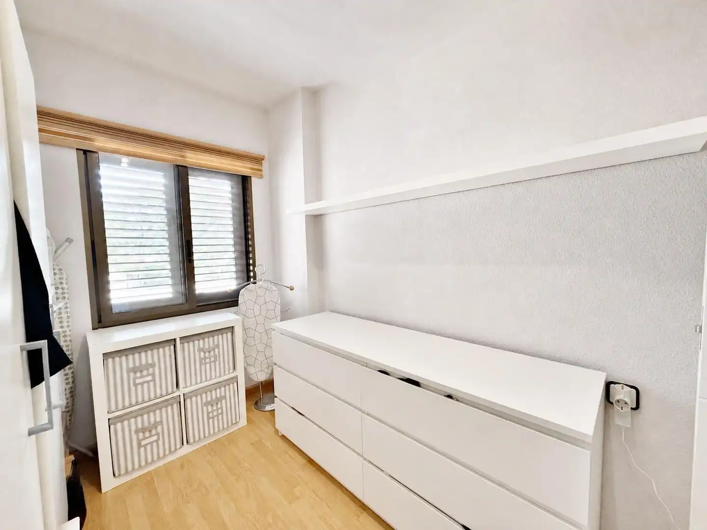 Habitación de Casa adosada en venta en Paterna con Aire acondicionado, Jardín privado y Trastero
