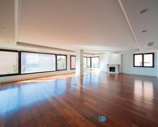 Living room of Duplex to rent in  Madrid Capital  with Air Conditioner