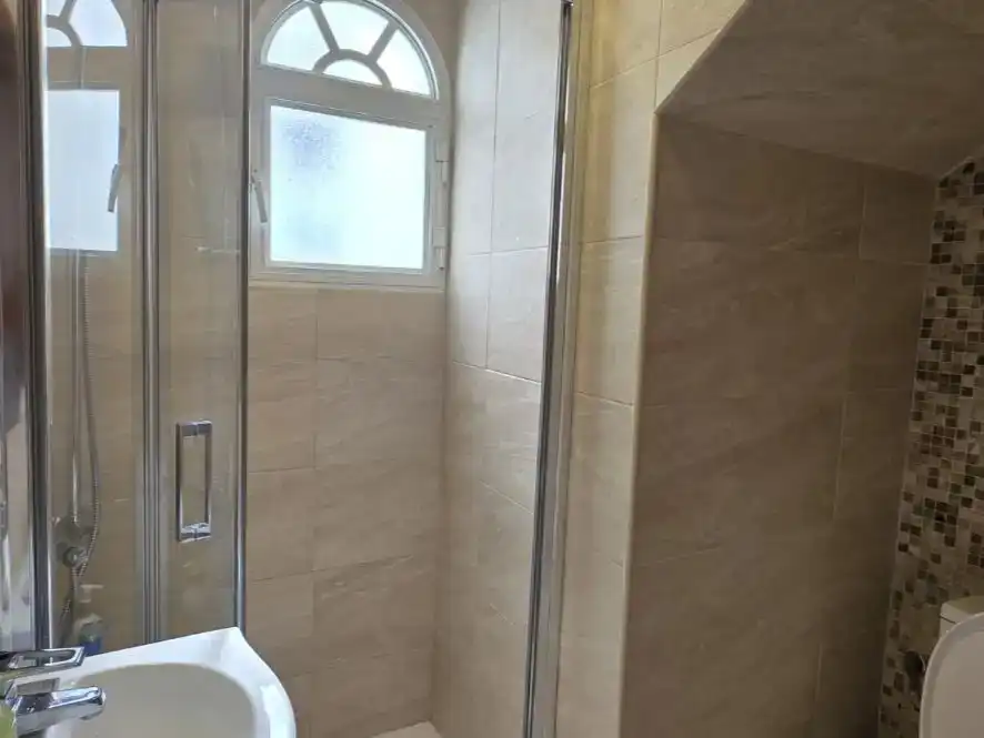 Bany de Pis de lloguer en Estepona amb Aire condicionat, Piscina i Balcó