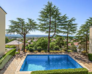 Piscina de Pis en venda en San Lorenzo de El Escorial amb Calefacció, Terrassa i Traster