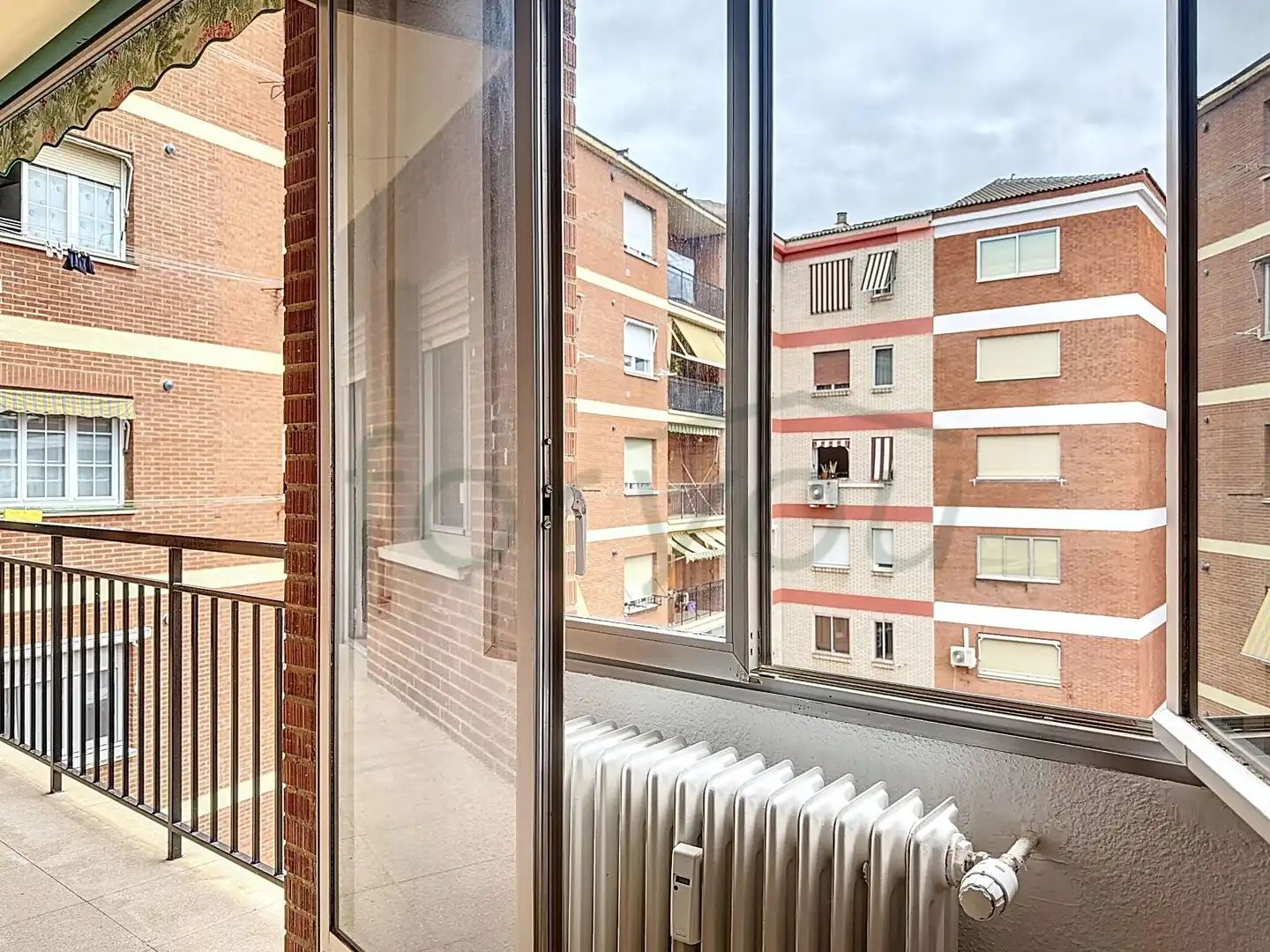 Piso con terraza en venta en Avenida PEREZ GALDOS, imagen 2