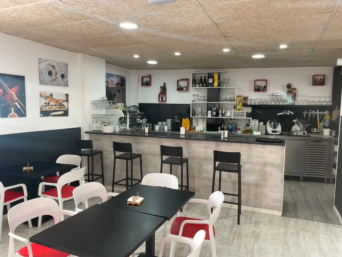 Local en venda en Santa Coloma de Cervelló amb Aire condicionat, Calefacció i Moblat