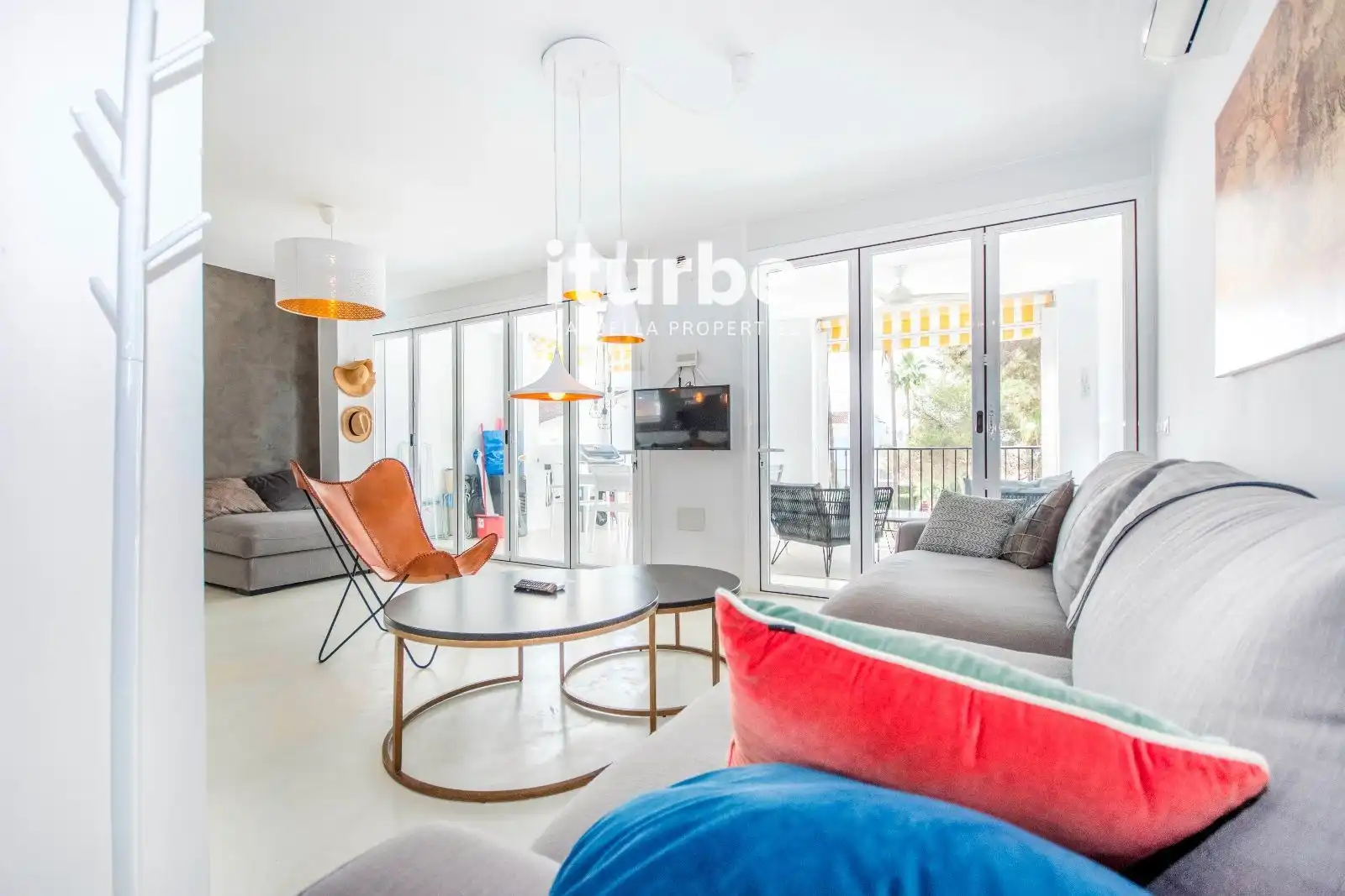Sala de estar de Piso en venta en Marbella con Terraza, Piscina y Amueblado