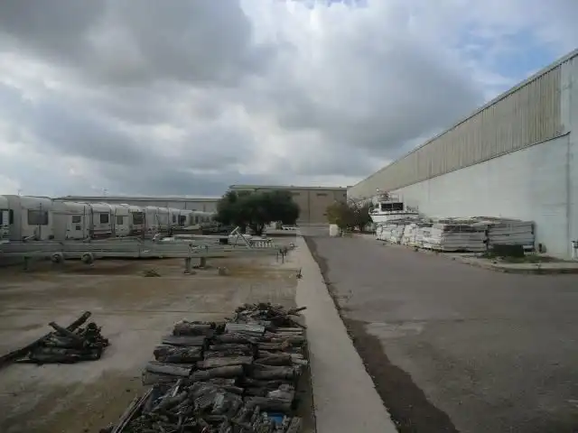 Vista exterior de Nau industrial en venda en Torroella de Montgrí
