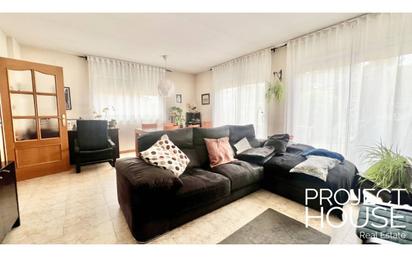 Sala d'estar de Casa o xalet en venda en Llinars del Vallès amb Aire condicionat i Terrassa