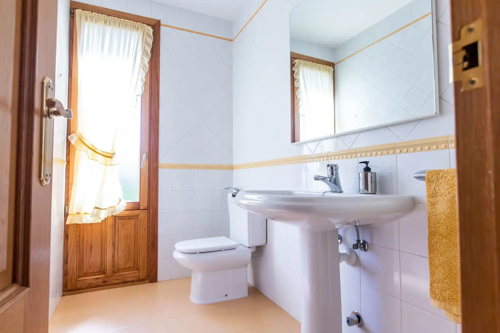 Baño de Casa o chalet en venta en Puente la Reina / Gares con Calefacción, Jardín privado y Trastero
