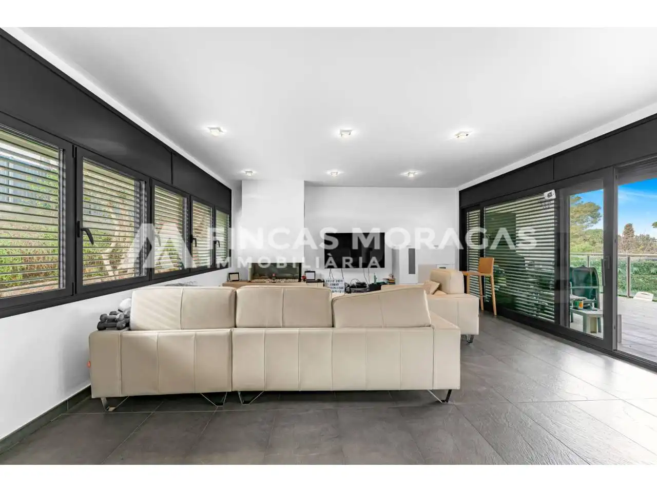 Living room of Houses for sale in Sant Cugat del Vallès  with Air Conditioner, Heating and Private garden