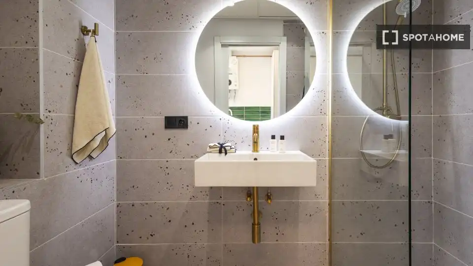 Baño de Piso de alquiler en Valencia con Aire acondicionado, Calefacción y Amueblado