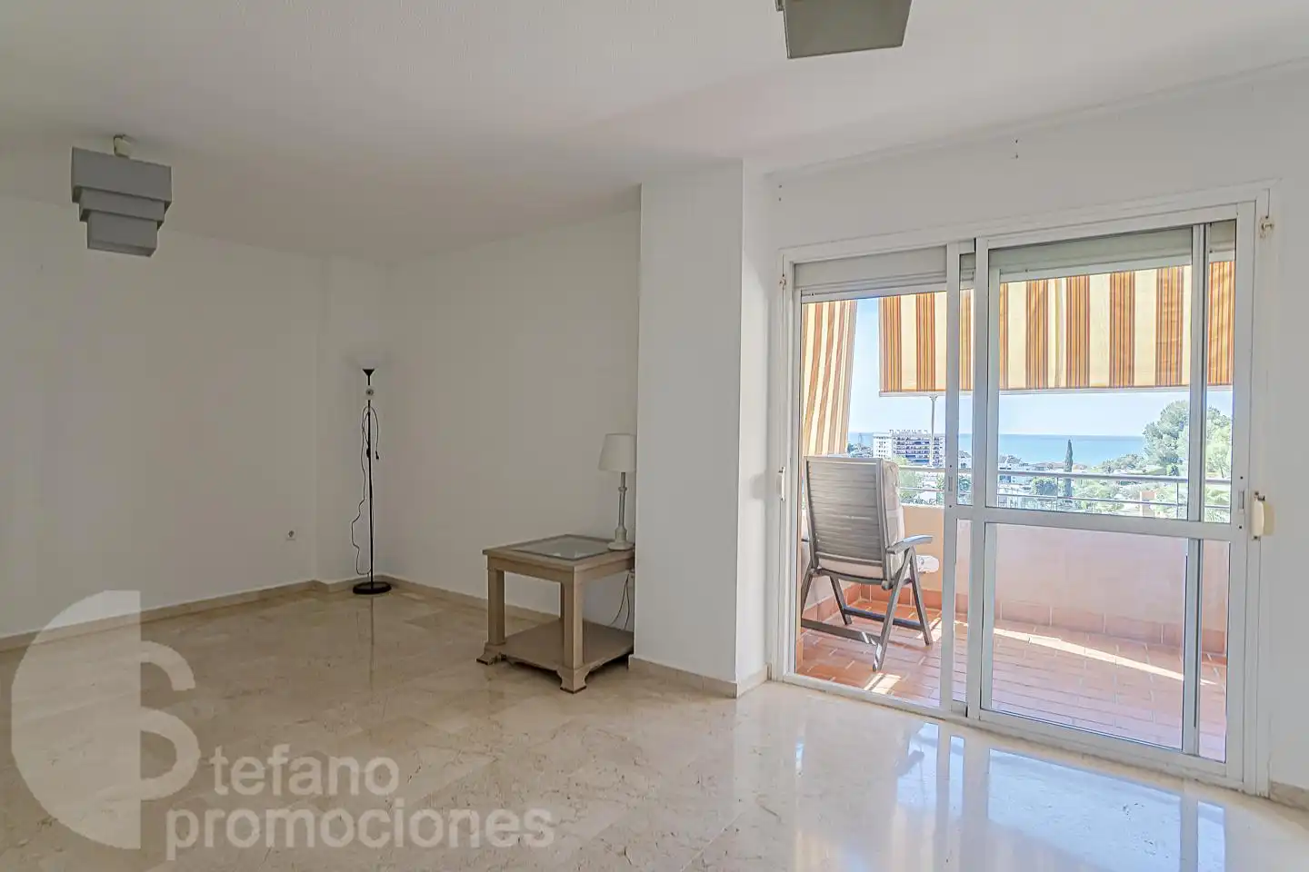 Sala de estar de Piso en venta en Málaga con Aire acondicionado, Terraza y Piscina comunitaria