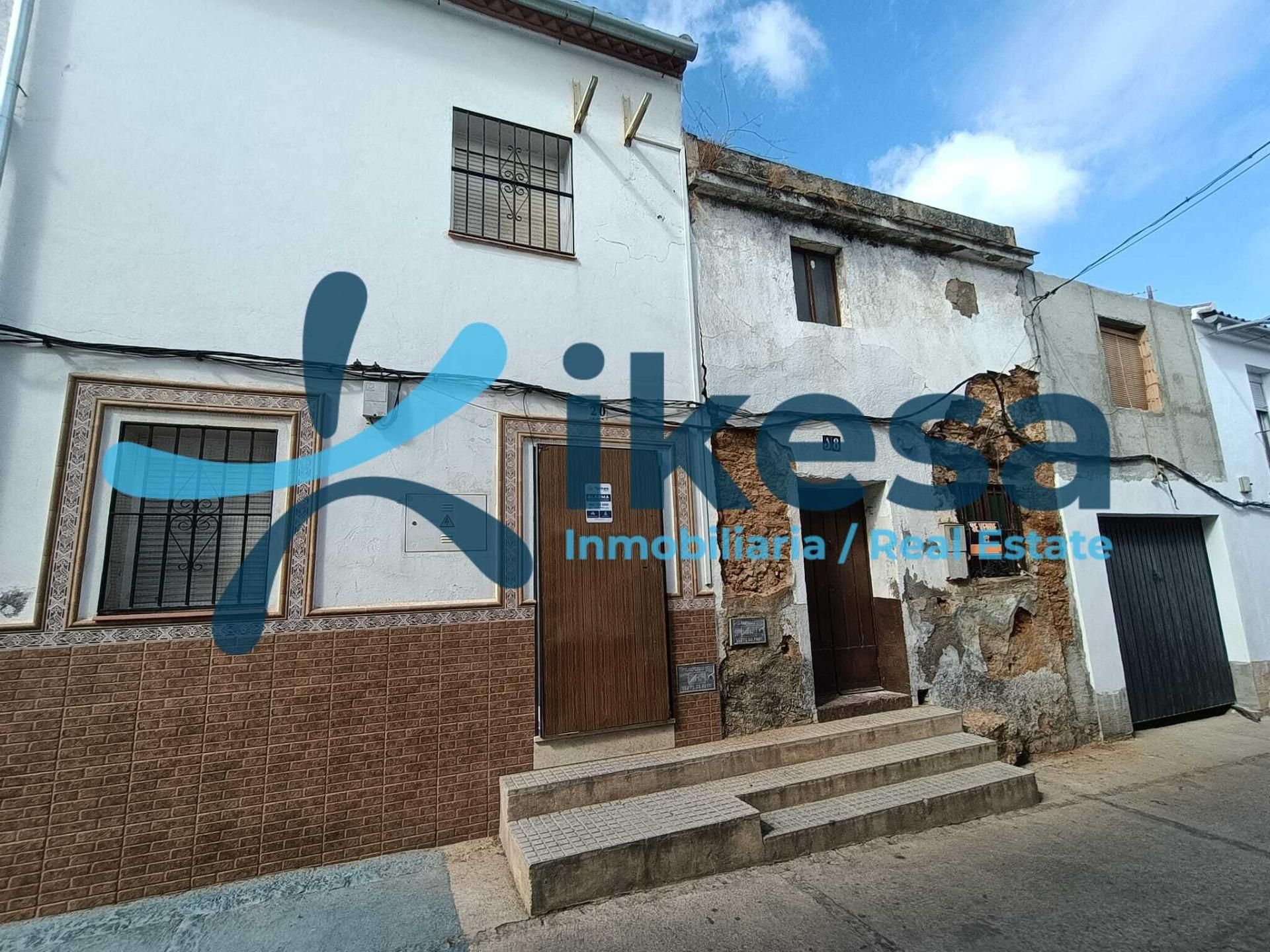 Exterior view of Single-family semi-detached for sale in La Puebla de los Infantes  with Terrace