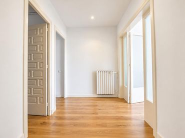 Appartamento con balcone in affitto a Centre