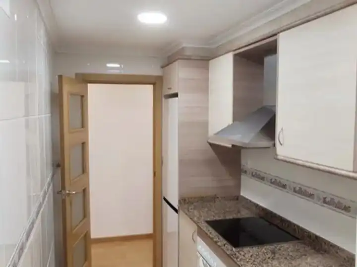 Cuina de Pis de lloguer en Catarroja amb Moblat, Forn i Rentadora