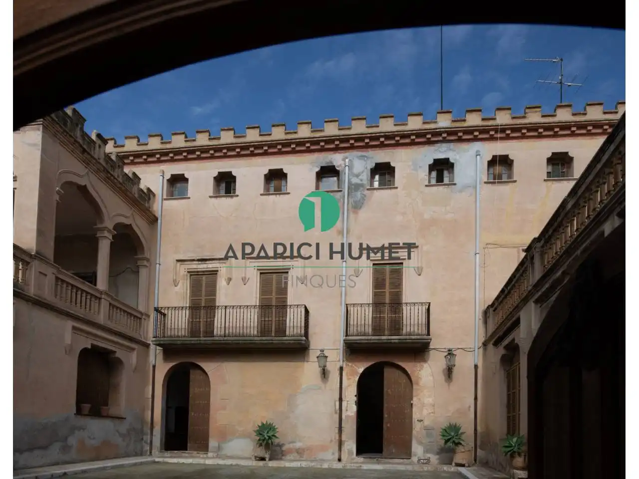 Vista exterior de Edificio en venta en Vilafranca del Penedès