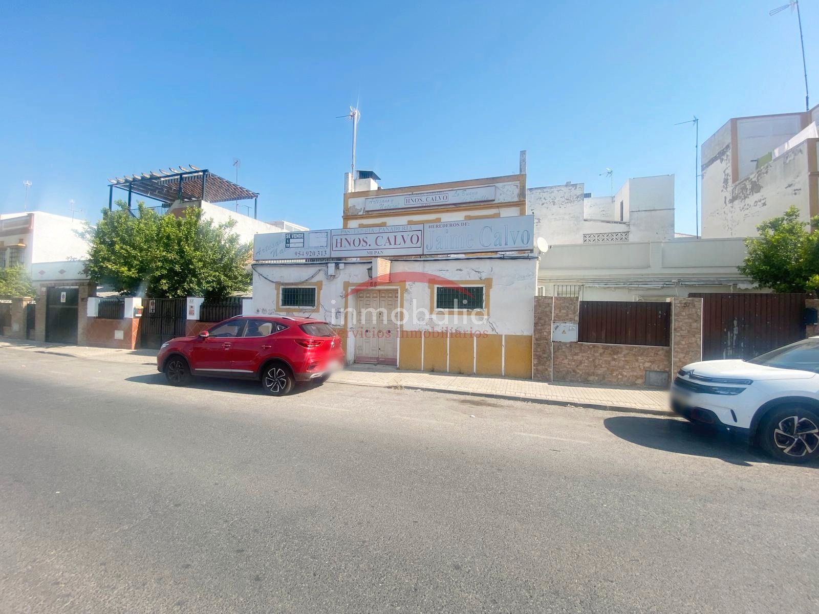 Exterior view of Single-family semi-detached for sale in  Sevilla Capital
