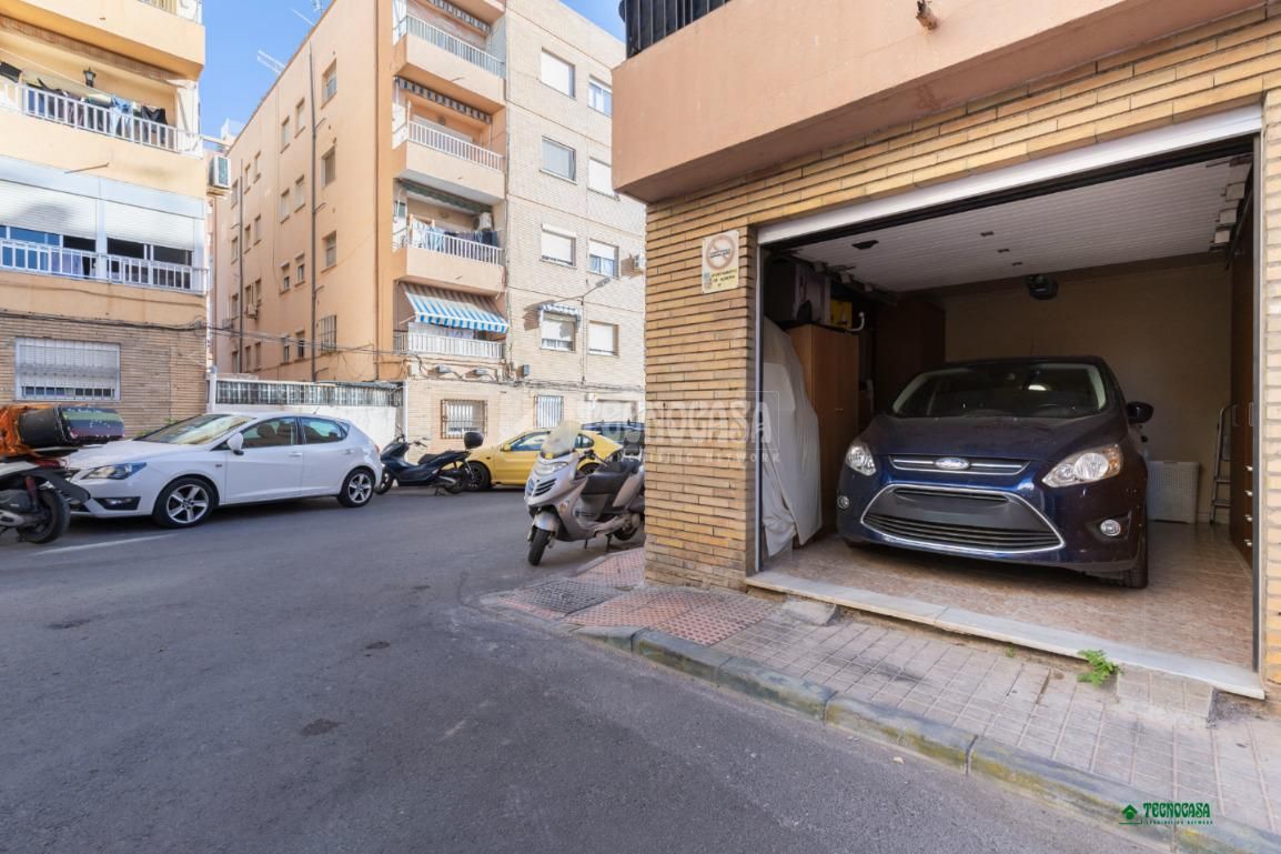 Aparcament de Pis en venda en  Almería Capital amb Aire condicionat i Moblat