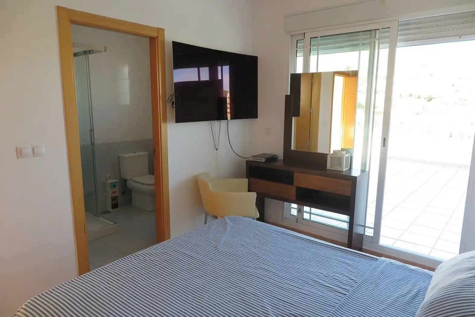 Dormitori de Casa o xalet en venda en El Campello amb Aire condicionat, Jardí privat i Terrassa