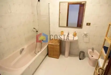 Bany de Pis en venda en Arnuero amb Terrassa i Moblat