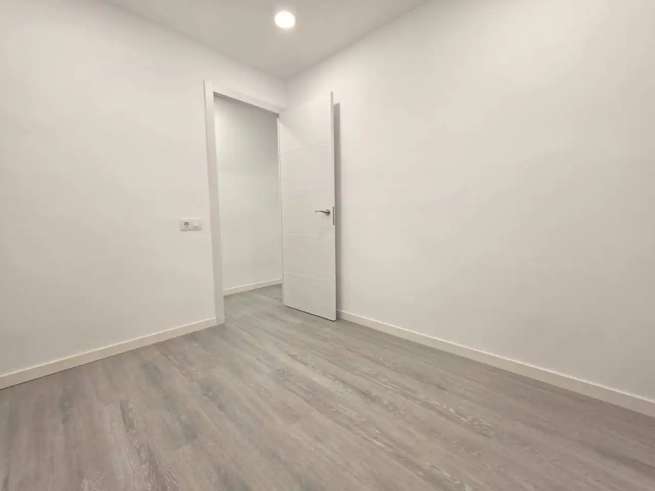 Schlafzimmer von Wohnung zum Verkauf in Barcelona mit Klimaanlage, Parkett und Terrasse