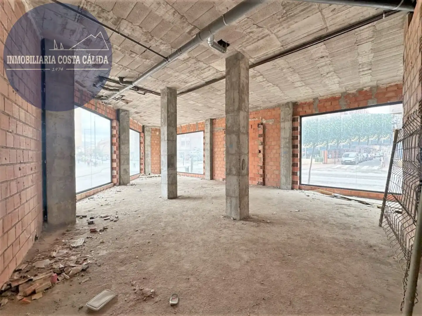 Local comercial en venda a Avenida Europa 38