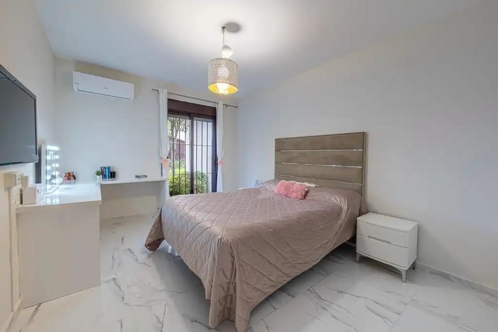 Home with pool for sale in Nueva Andalucía, imagen 11