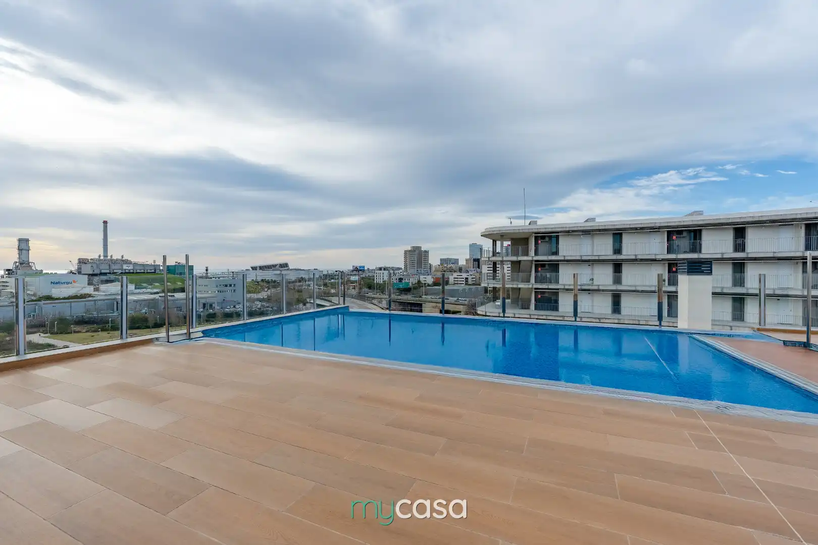 Piscina de Pis en venda en Sant Adrià de Besòs amb Aire condicionat, Calefacció i Parquet