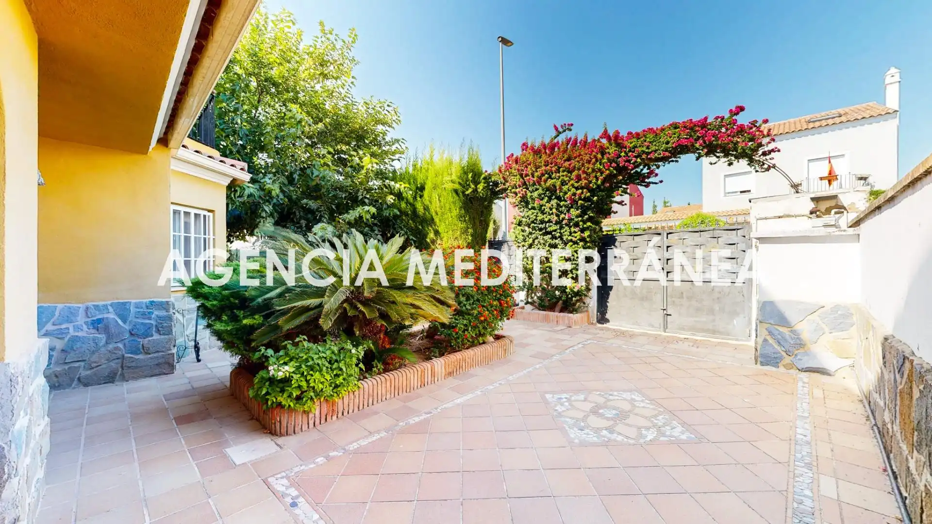 Terrassa de Casa adosada en venda en La Pobla de Vallbona amb Calefacció, Jardí privat i Terrassa