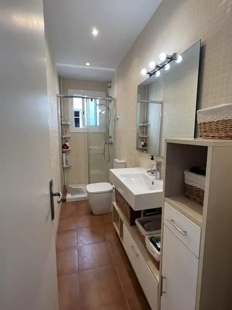 Baño de Piso en venta en Sant Pol de Mar con Horno, Lavadora y Microondas