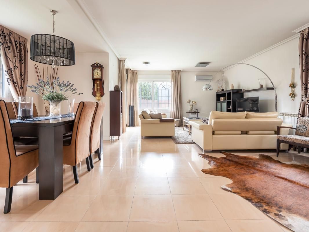 Sala d'estar de Casa o xalet en venda en Rivas-Vaciamadrid amb Aire condicionat, Calefacció i Jardí privat