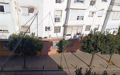 Exterior view of Flat for sale in  Sevilla Capital  with Terrace