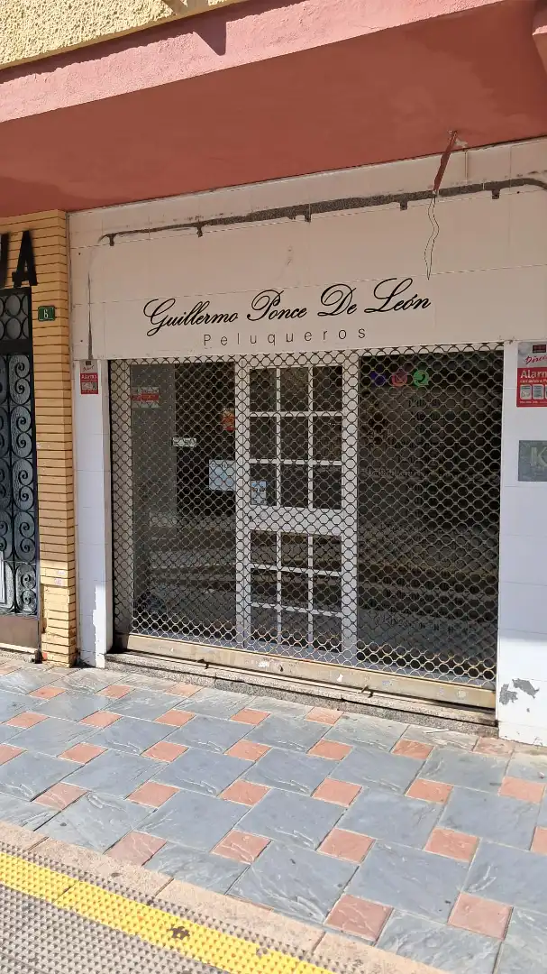 Commercial properties for sale in Fuengirola  with Air Conditioner and Alarm