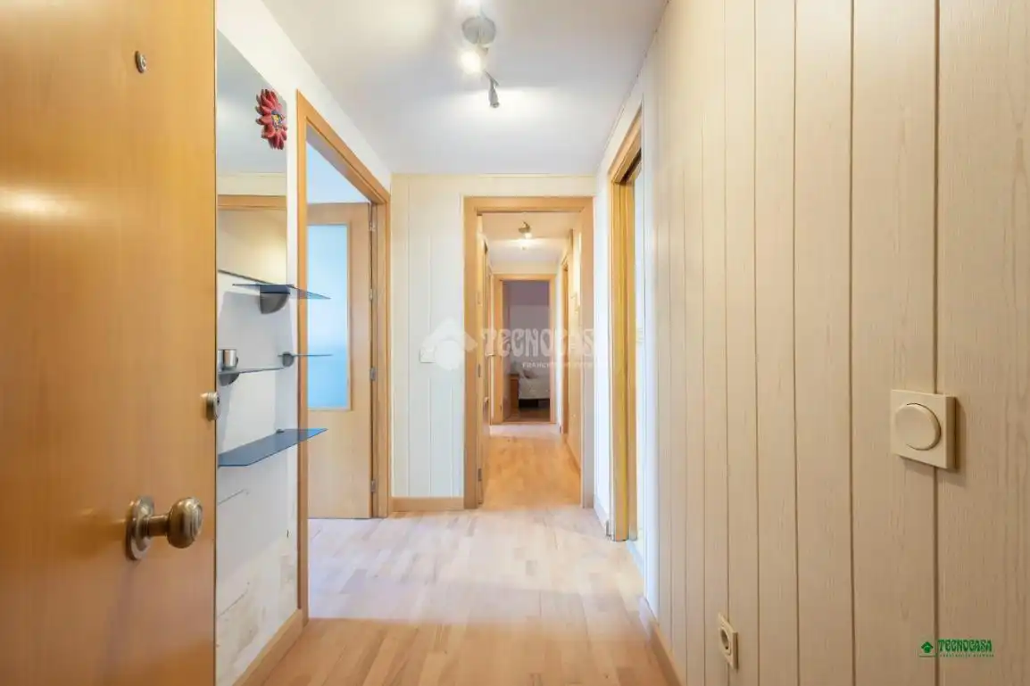 Piso en venta en Almería con Terraza, Trastero y Piscina comunitaria