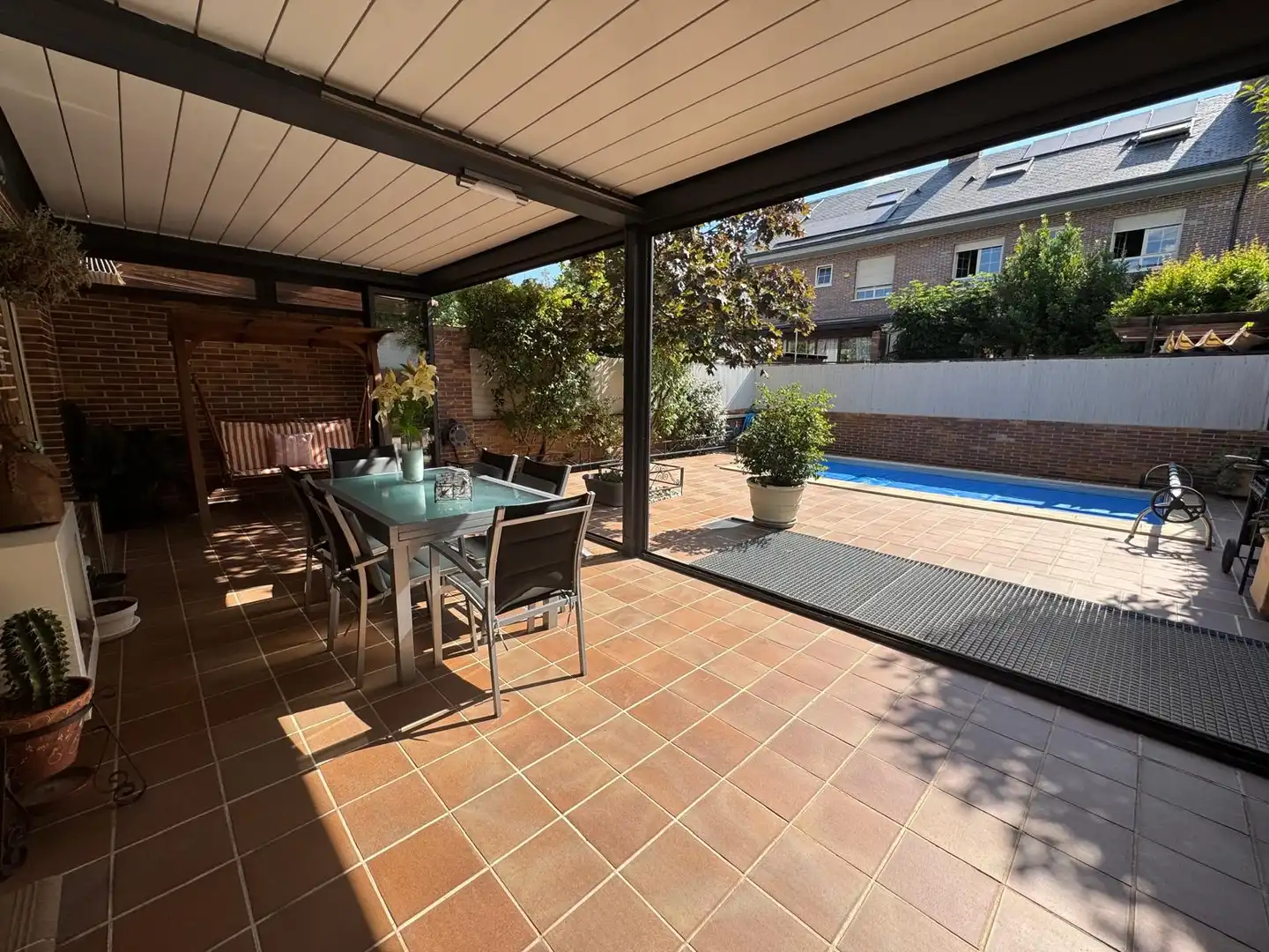 Terraza de Casa adosada en venta en Boadilla del Monte con Aire acondicionado, Calefacción y Jardín privado