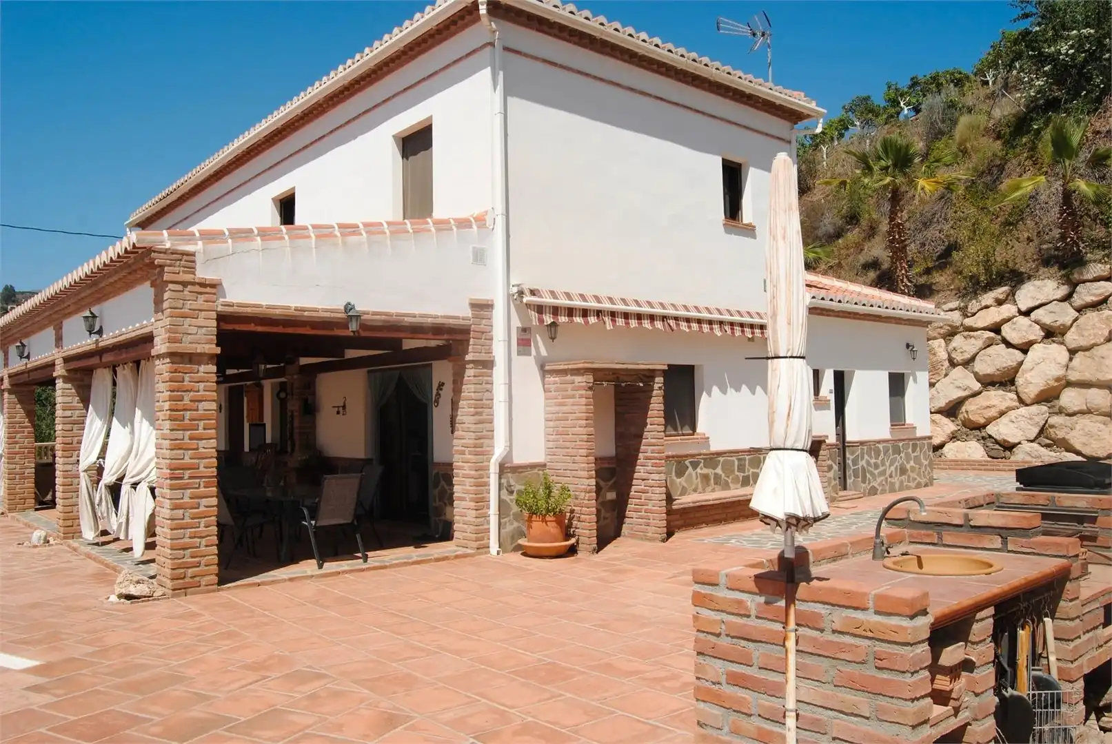 Vista exterior de Casa o chalet en venta en Vélez-Málaga con Aire acondicionado, Jardín privado y Terraza