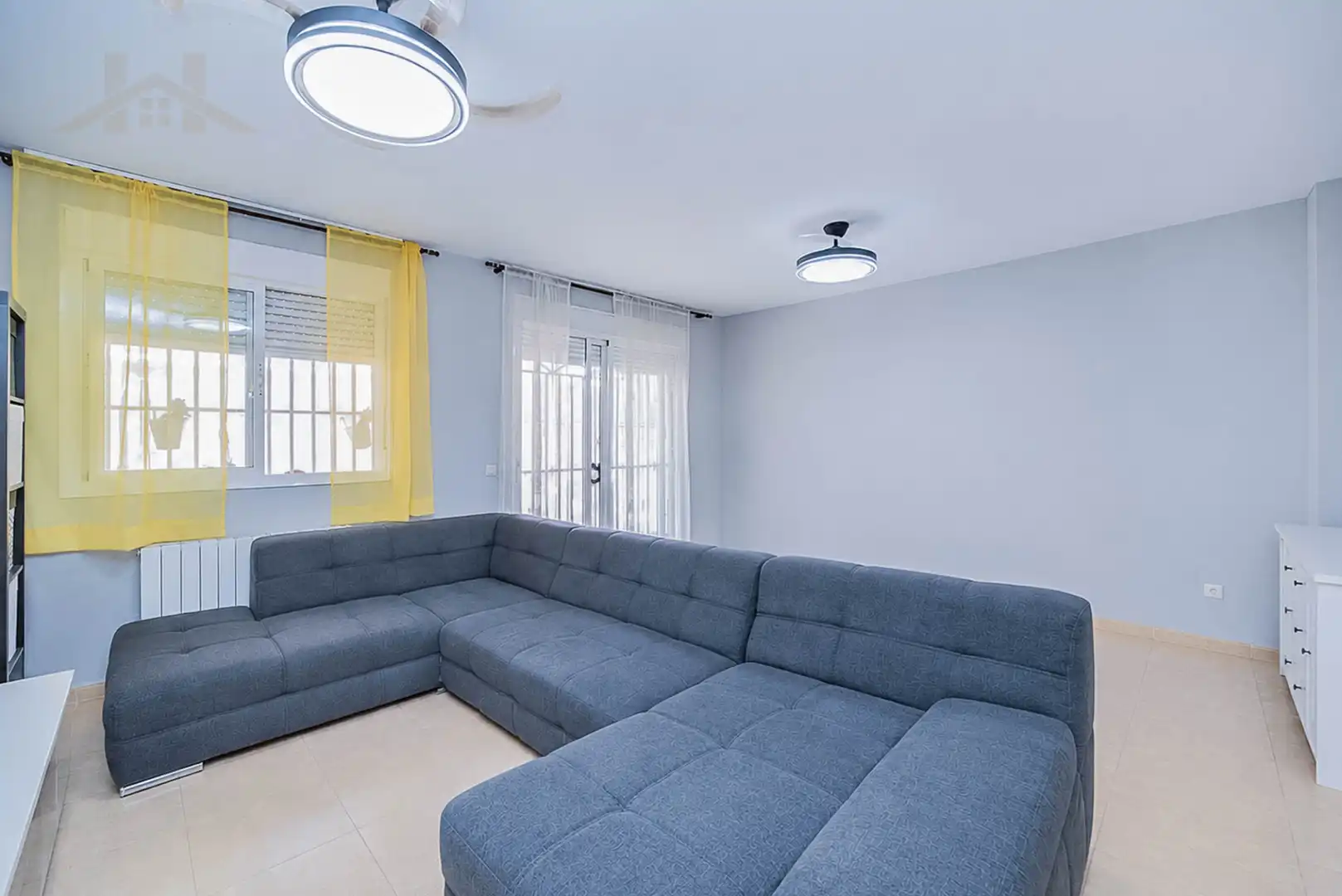 Sala de estar de Casa adosada en venta en Parla con Calefacción y Terraza