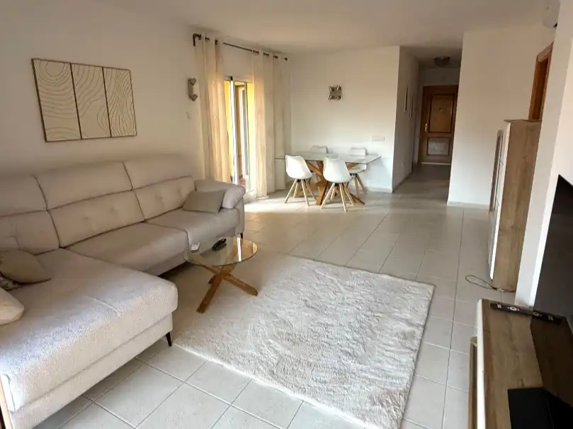 Sala d'estar de Pis de lloguer en Fuengirola amb Aire condicionat, Terrassa i Balcó