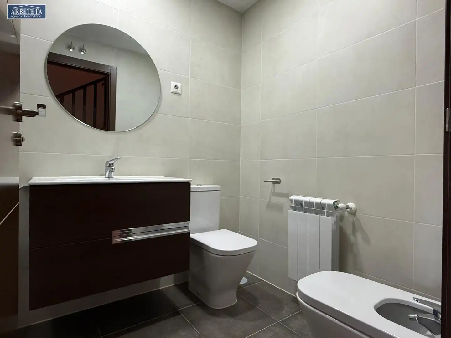 Casa adosada en venta en Urb. Belvalle