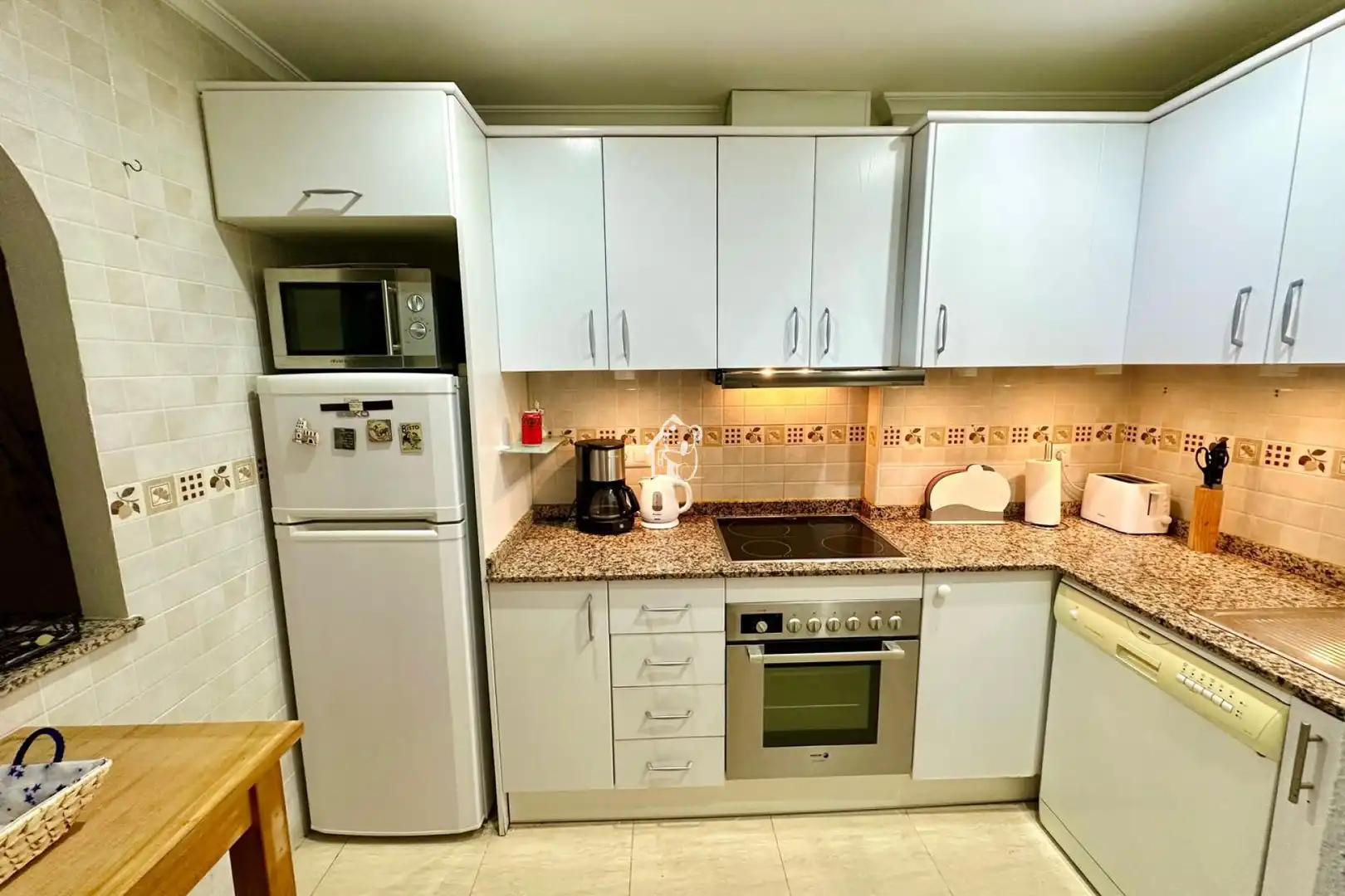 Cocina de Apartamento de alquiler en Daya Nueva con Aire acondicionado, Terraza y Piscina