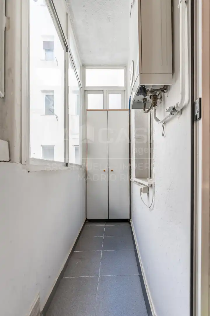 Habitación de Piso en venta en Madrid con Calefacción y Trastero