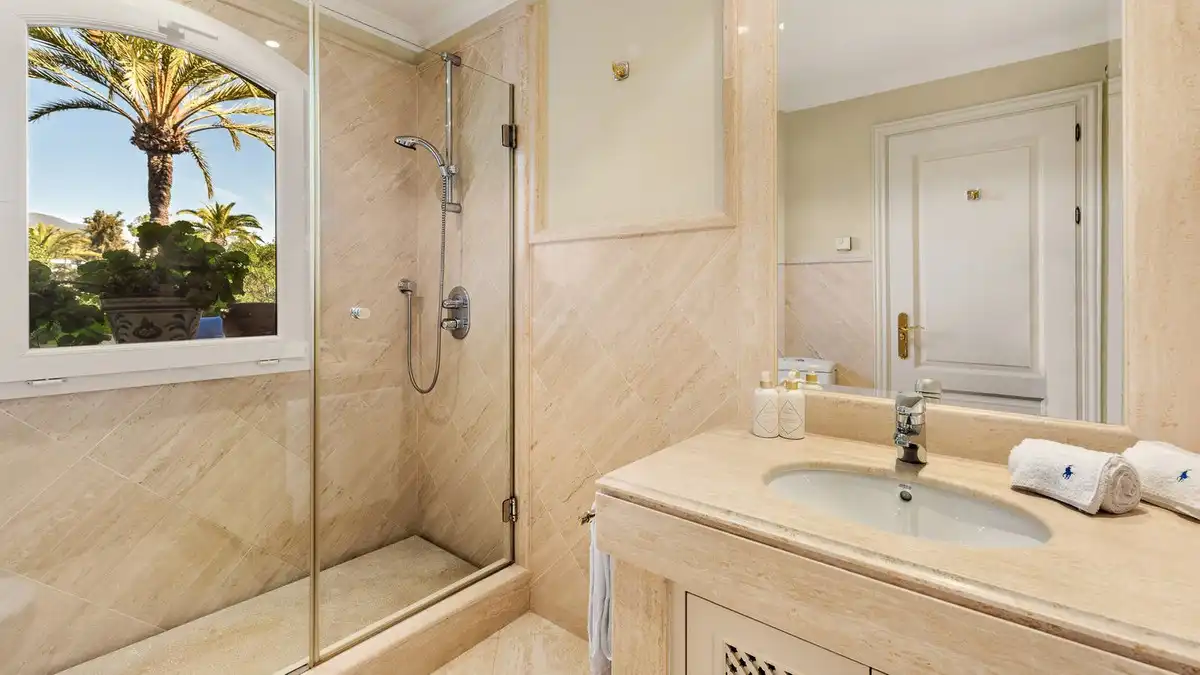 Apartamento con piscina en venta en Nueva Andalucía, imagen 13