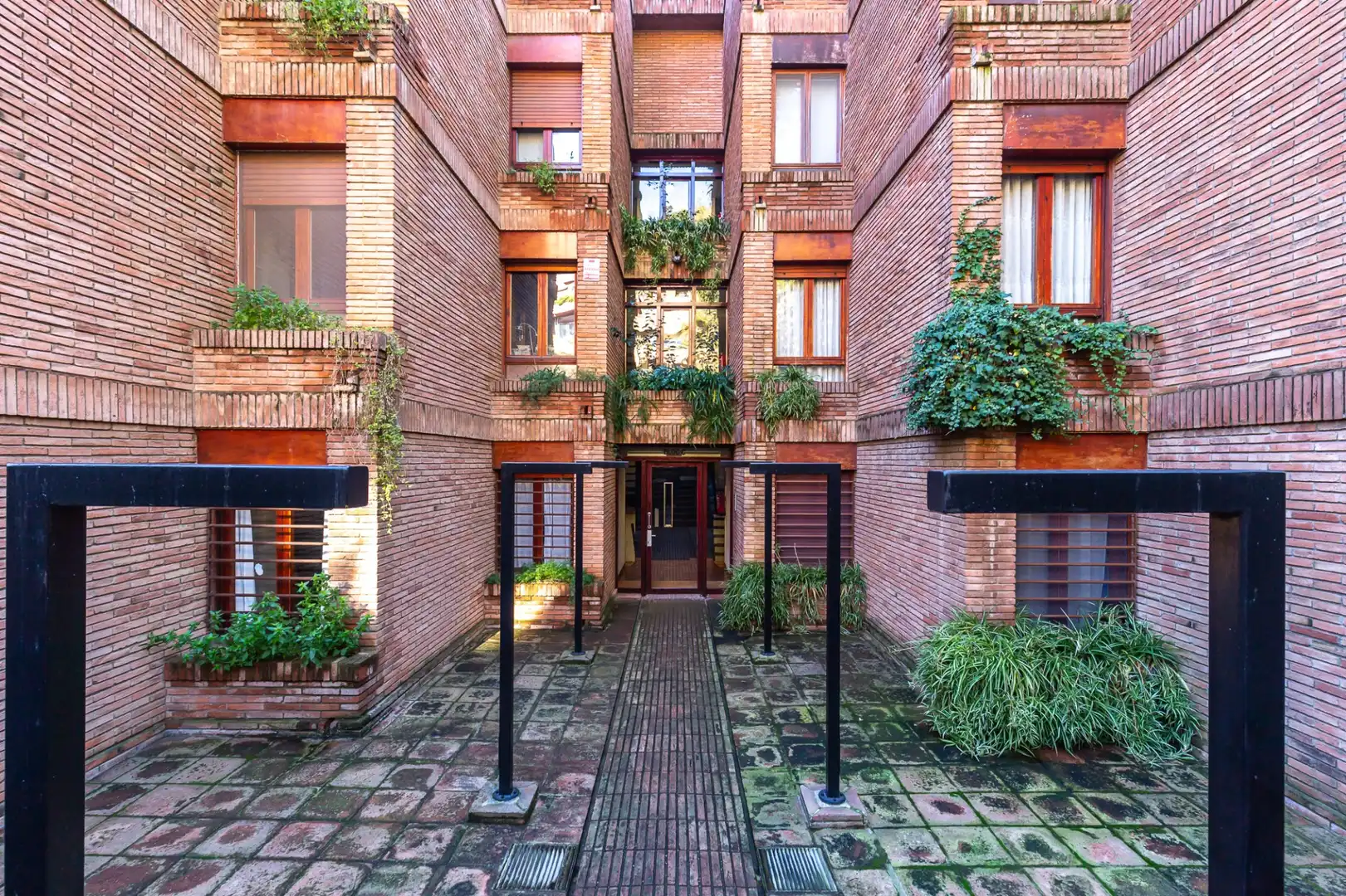 Vista exterior de Planta baja en venta en Sant Just Desvern con Aire acondicionado, Calefacción y Terraza