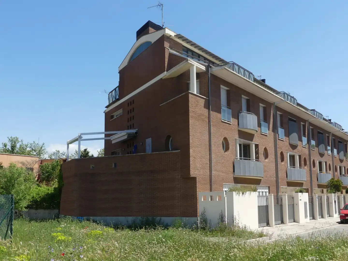 Vista exterior de Casa adosada en venta en Huesca con Aire acondicionado, Jardín privado y Terraza