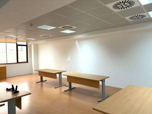 Oficina en Alquiler en Avenida Corts Catalanes, 8 en Roquetes - Can Magí