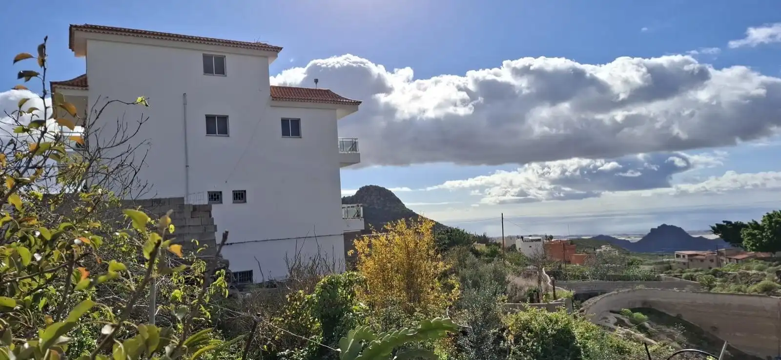 Vista exterior de Casa o xalet en venda en Arona amb Jardí privat i Terrassa