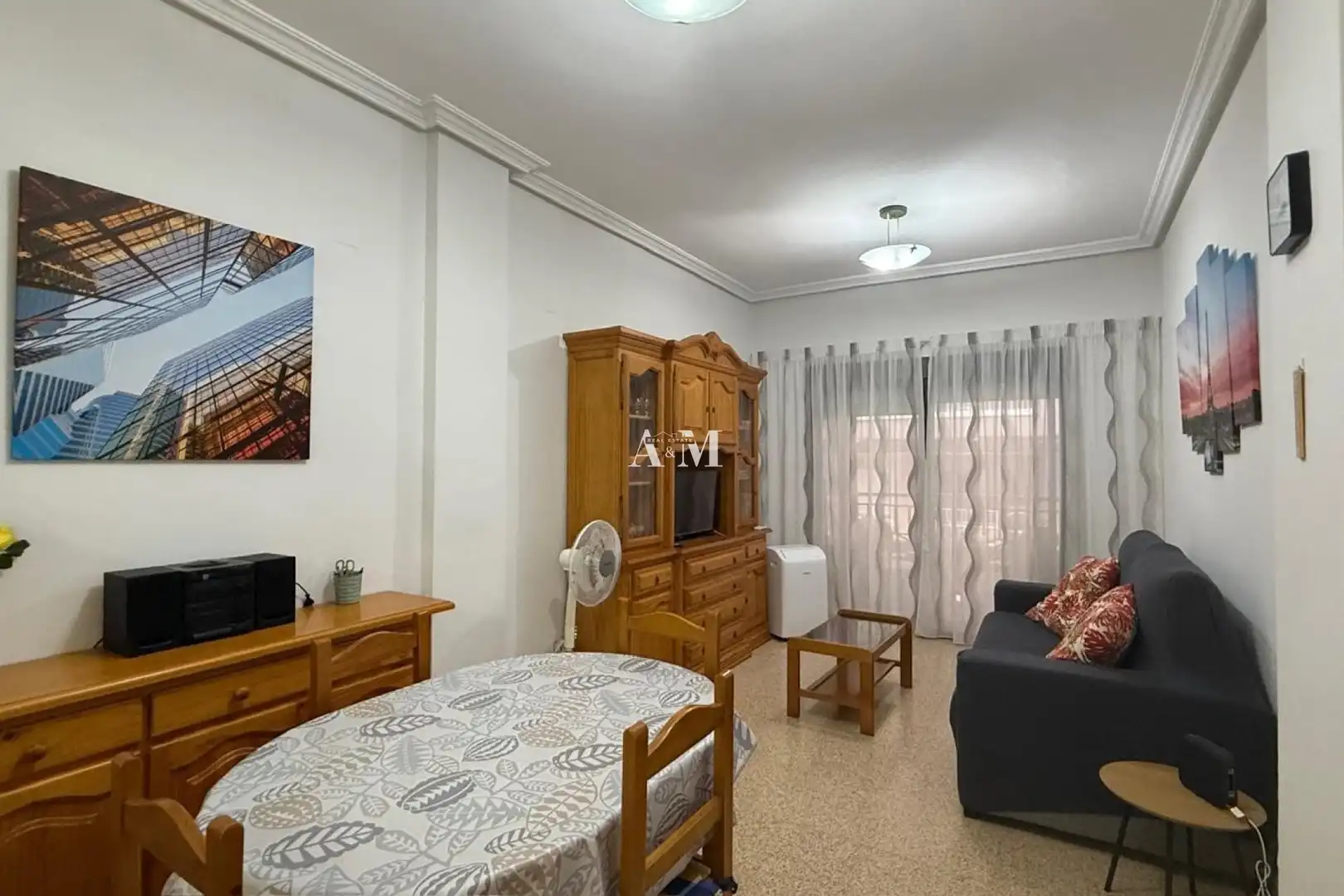 Sala d'estar de Pis de lloguer en Guardamar del Segura amb Moblat, Rentadora i Balcó