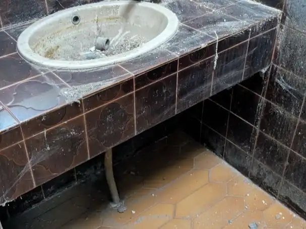 Badezimmer von Geschaftsraum zur Miete in Madrid mit Klimaanlage, Heizung und Alarm