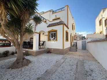 Casa a schiera con balcone in affitto a Desamparados - Hurchillo - Torremendo