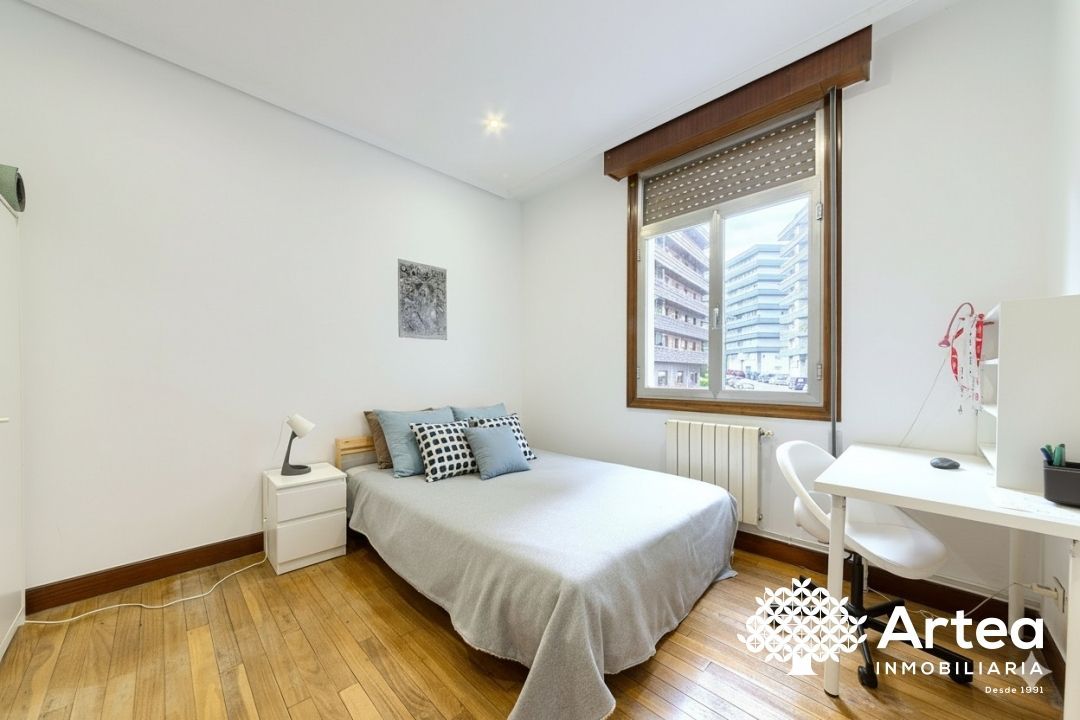 Dormitori de Pis en venda en Bilbao  amb Calefacció i Moblat